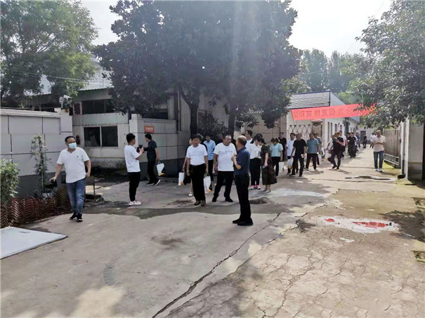 觀摩團參觀固德威機械生產(chǎn)車間