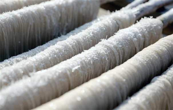 仿手工紅薯粉條機(jī)生產(chǎn)線(xiàn)是怎樣加工粉條的?漏瓢環(huán)節(jié)有哪些講究? 仿手工紅薯粉條機(jī)生產(chǎn)線(xiàn)是怎樣加工粉條的?漏瓢環(huán)節(jié)有哪些講究?