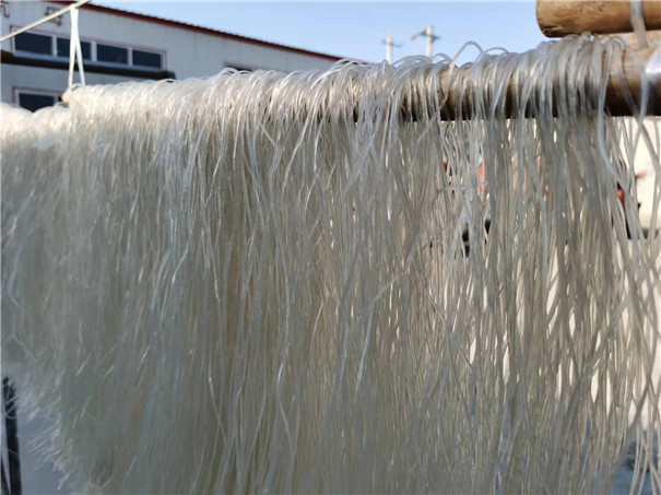 仿手工紅薯粉條機(jī)生產(chǎn)線(xiàn)是怎樣加工粉條的?漏瓢環(huán)節(jié)有哪些講究? 仿手工紅薯粉條機(jī)生產(chǎn)線(xiàn)是怎樣加工粉條的?漏瓢環(huán)節(jié)有哪些講究?